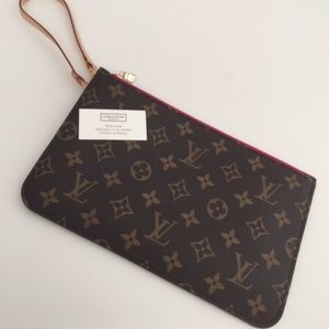 Louis Vuitton - Monogram - Neverfull - Wristlet